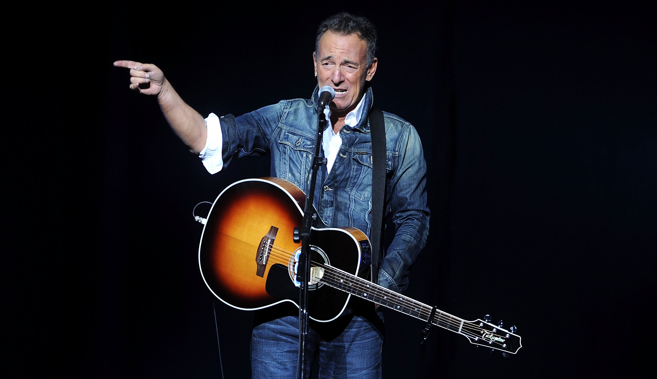 Jeep Super Bowl ad featuring Springsteen pulled from YouTube after report of his arrest