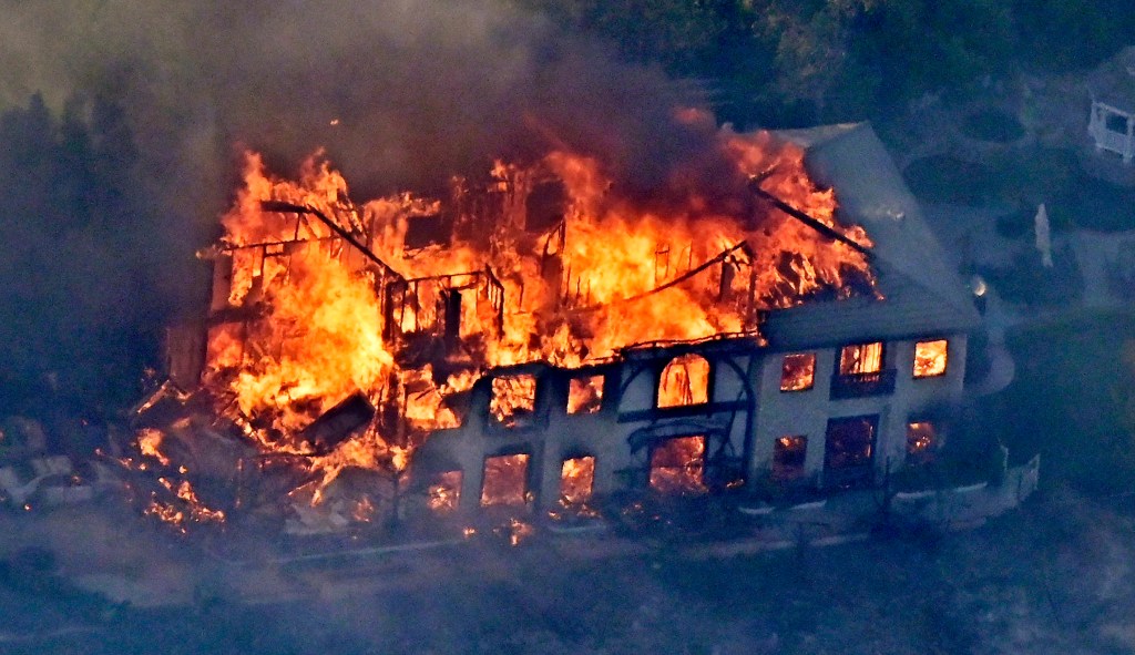 California wildfires send celebrities fleeing
