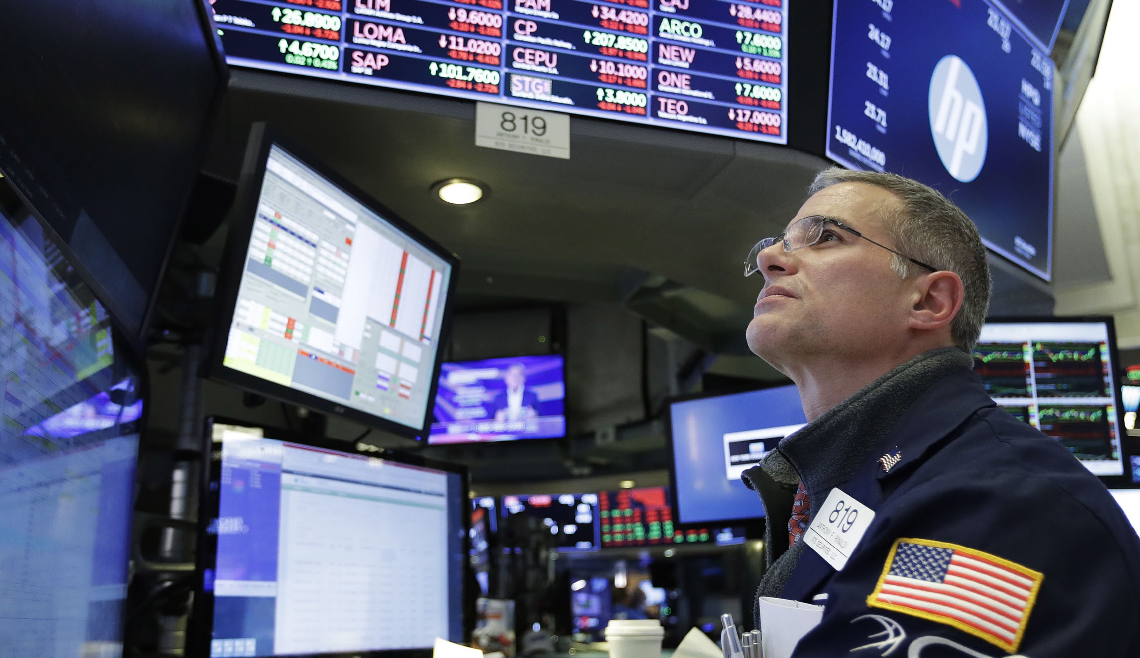 Dow Jones, S&P 500 erase 2018 gains amid retail woes, interest rate gloom