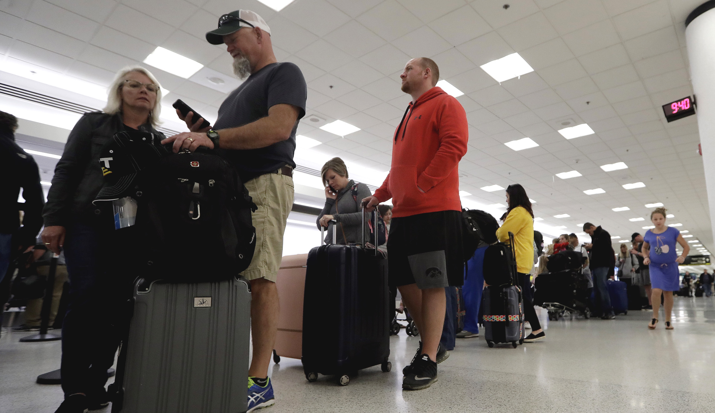 Government shutdown, week 4: Miami airport closes terminal in wake of TSA employee absences