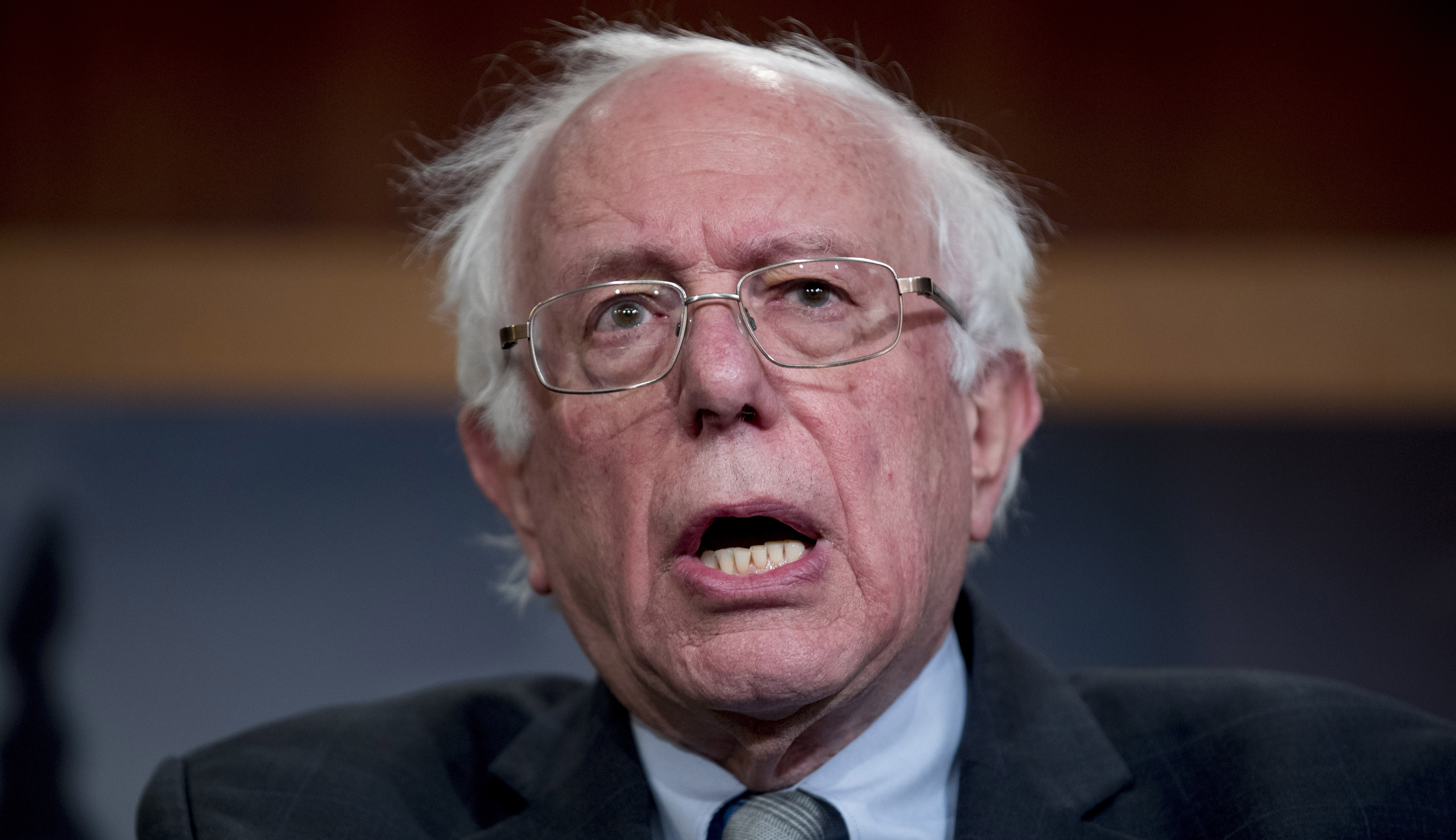 Former Clinton aides blast Bernie Sanders over private jet flights