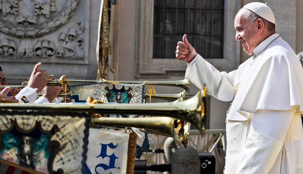 Pope Francis sending money to Mexican congregations to help migrants