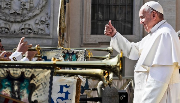 Pope Francis sending money to Mexican congregations to help migrants