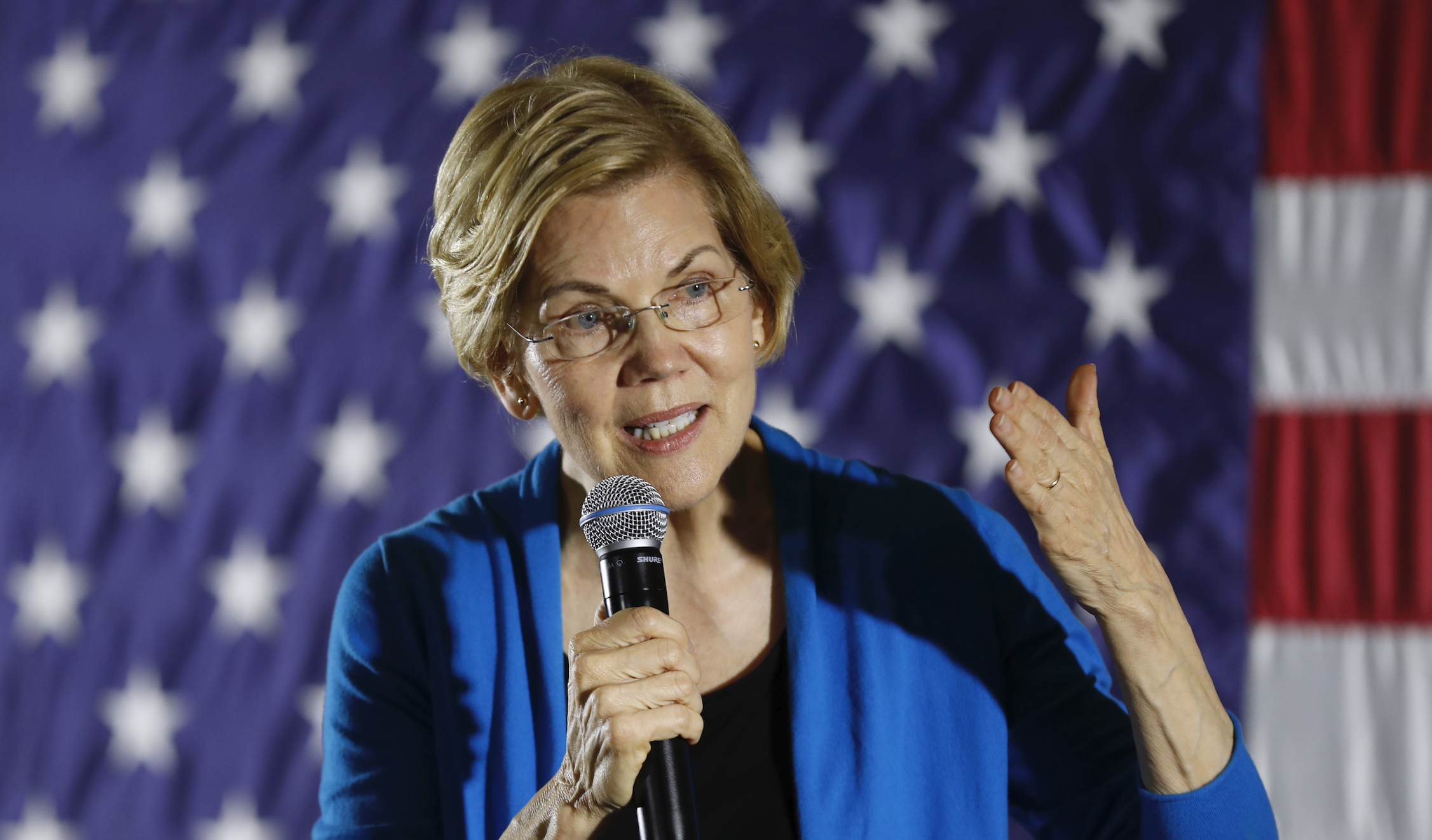 Black activists fly to Iowa to campaign for Warren