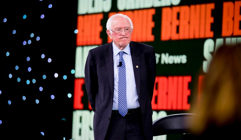 Des Moines Register snubs Bernie Sanders amid Iowa surge, backs Warren for Democratic nod