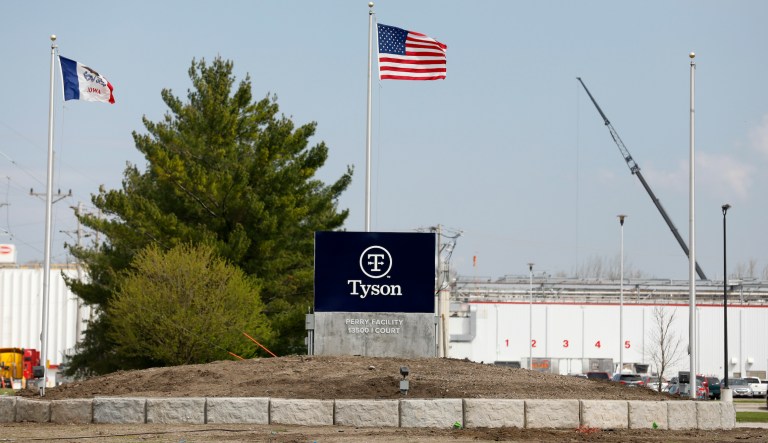 Reynolds says Iowa industry is protecting workers, ‘doing the right thing’