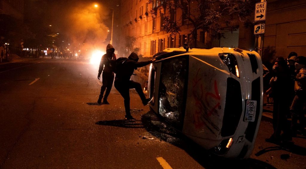 White House aides battle over response to riots