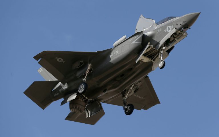 An F-35B fighter jet flies in the air.