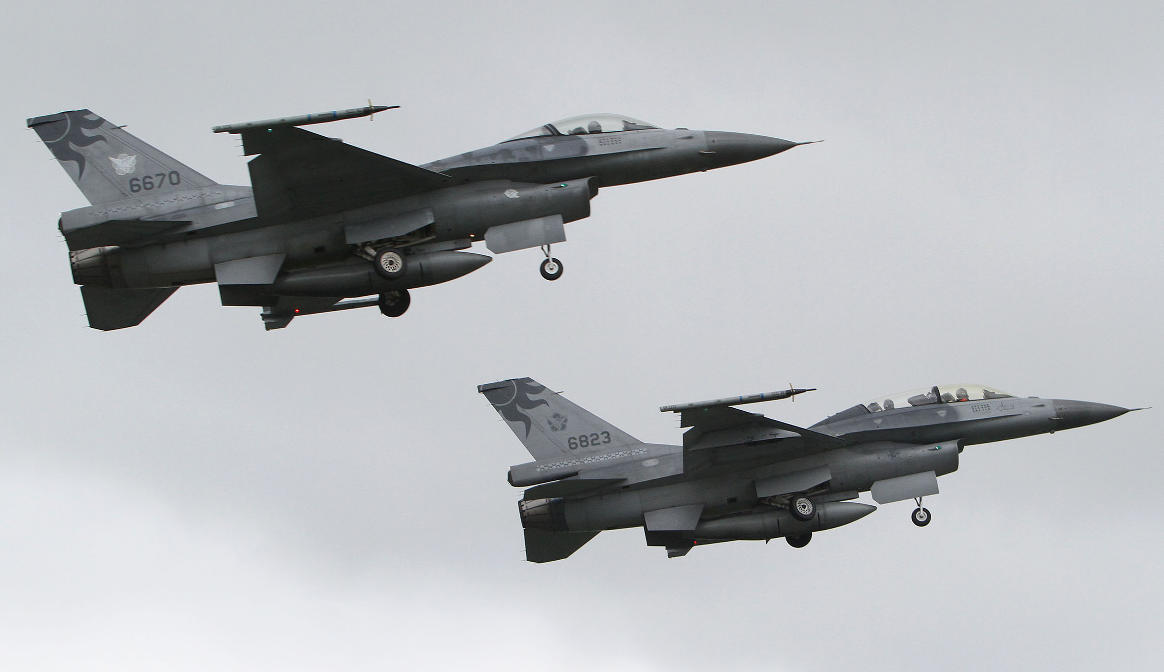 Two Ukrainian pilots in US for training evaluation on fighter aircraft