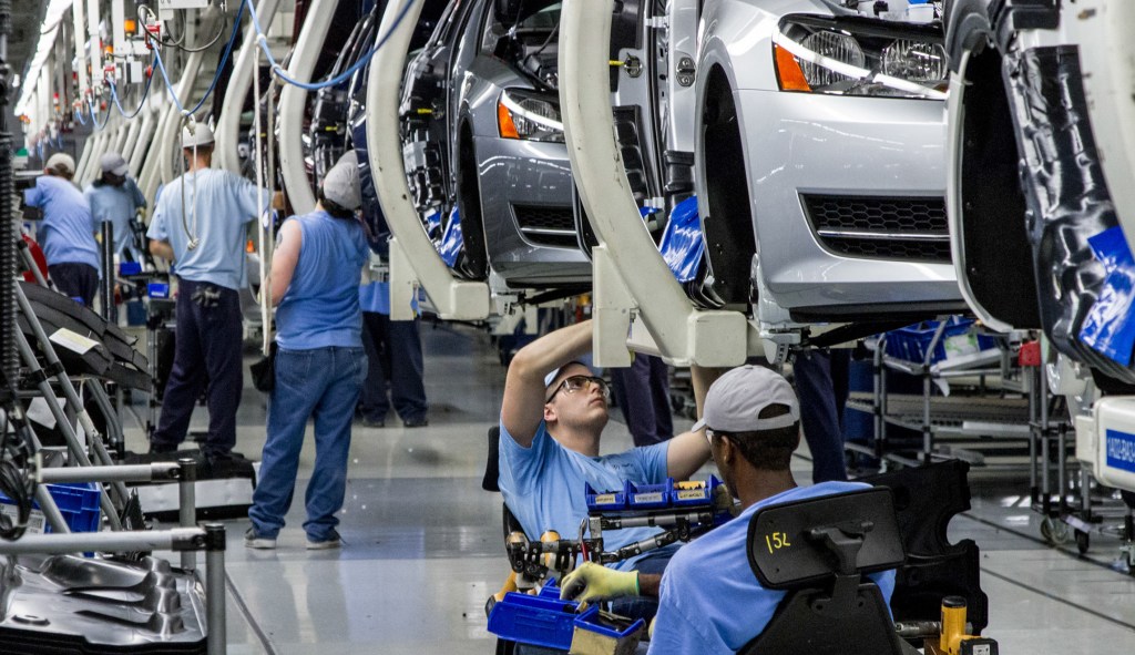 Manufacturing losses have fueled opioid addiction: Study