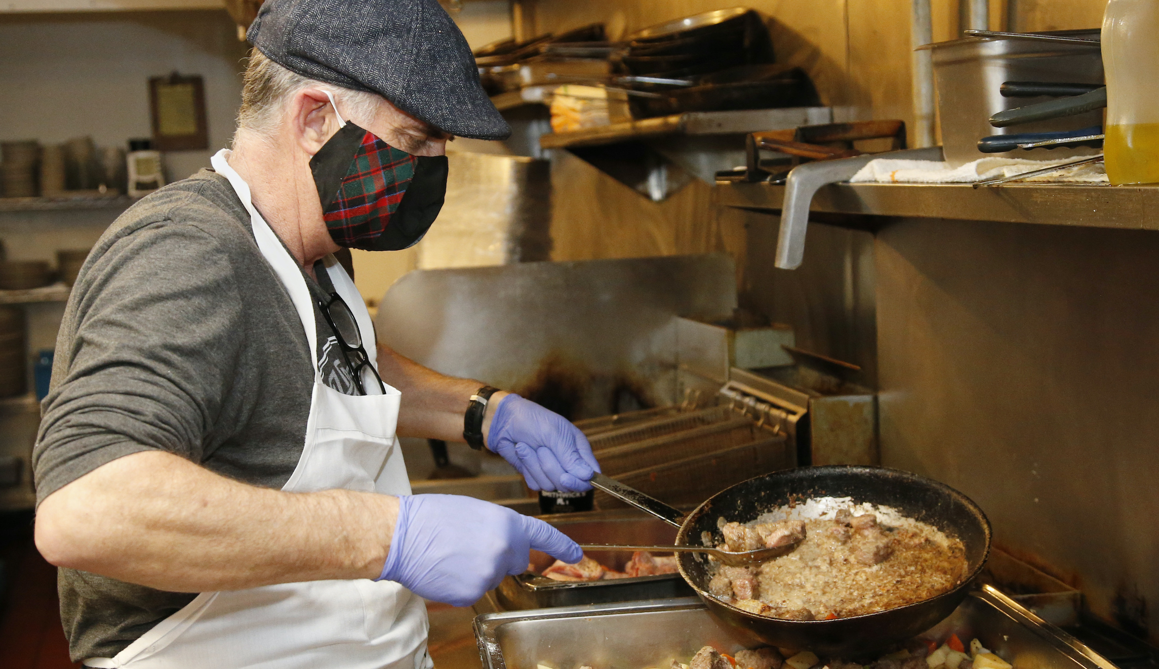 Forecast: Restaurants ‘likely’ stuck with labor and supply chain struggles through 2022