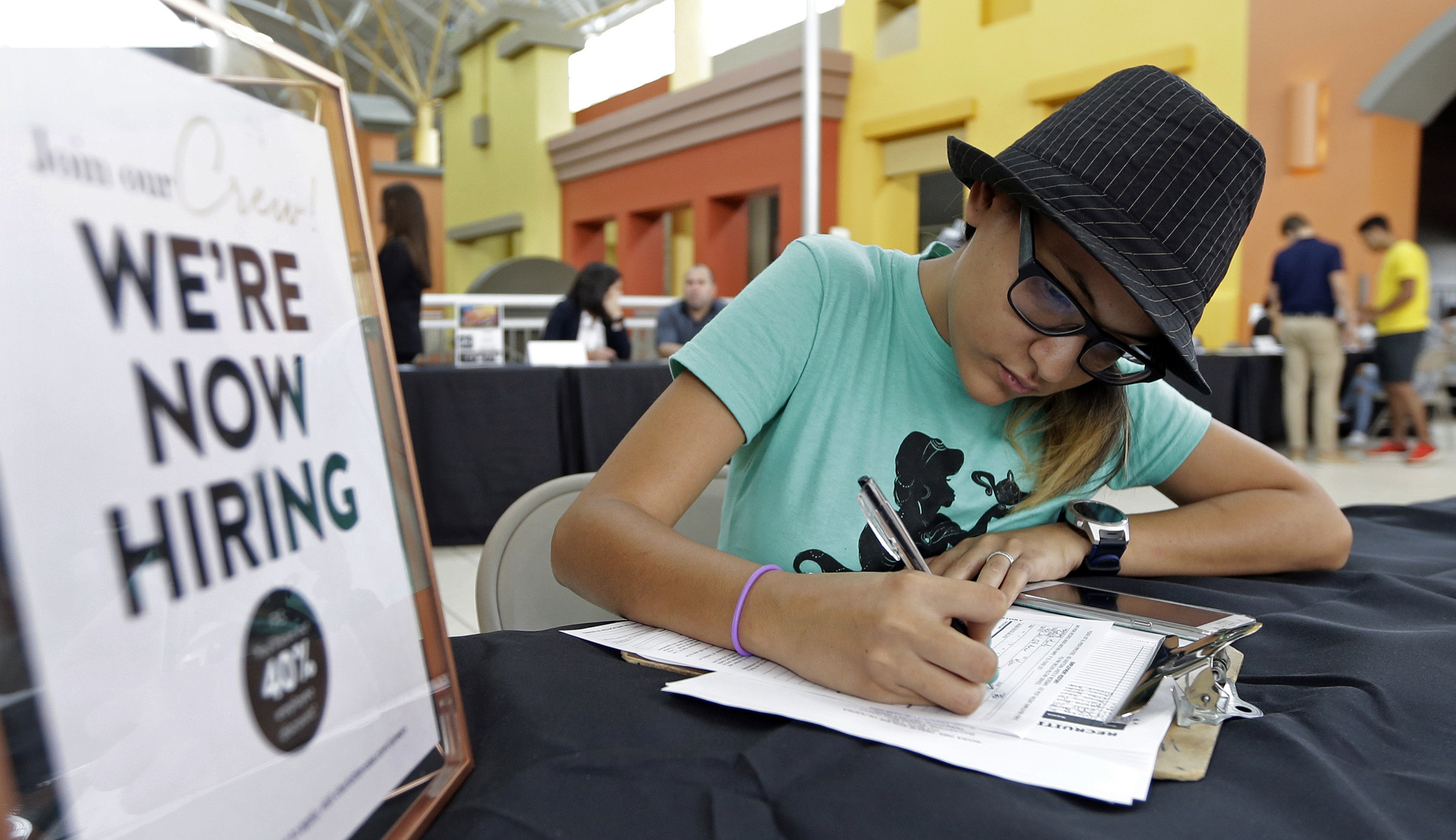Jobless claims linger near lowest levels in decades