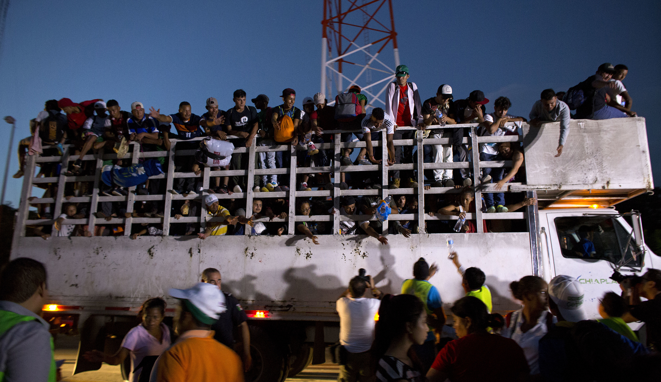 Mexico offers caravan migrants benefits to stay; thousands refuse