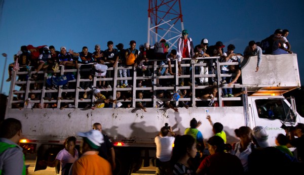Mexico offers caravan migrants benefits to stay; thousands refuse