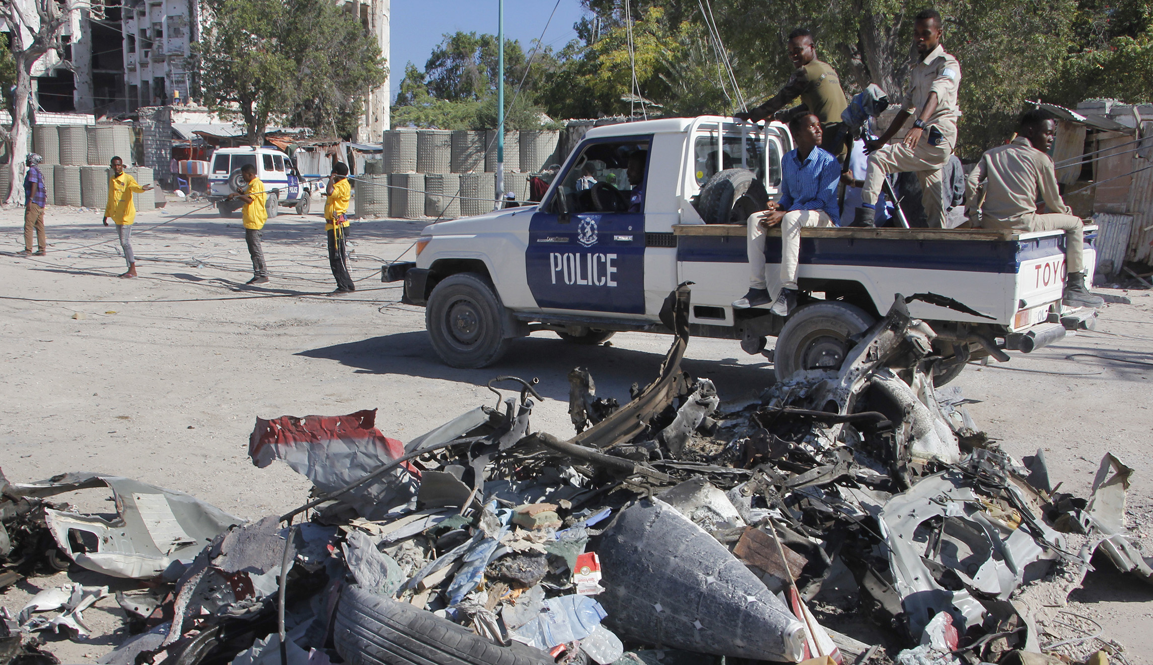 Extremists attack Somalia government office, minister among 5 dead
