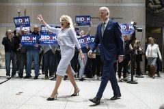 90% of media political donations to Biden, Sanders, AOC, Democrats: Report