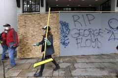 Minneapolis ‘Umbrella Man’ who smashed store’s windows believed to be white supremacist