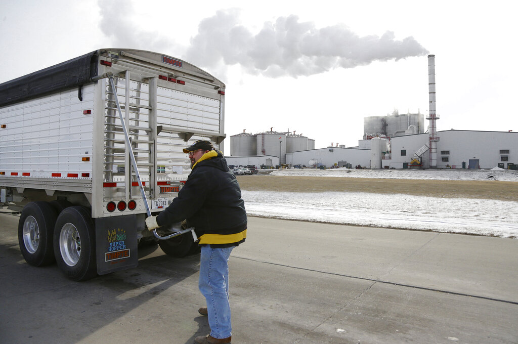 The ethanol mandate, at best, trades greenhouse gas reductions for massive damage to waterways