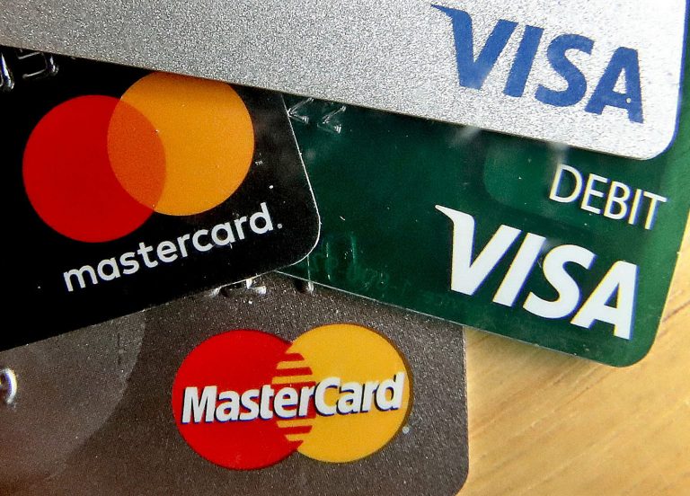 Illinois residents among leaders in paying down credit card debt