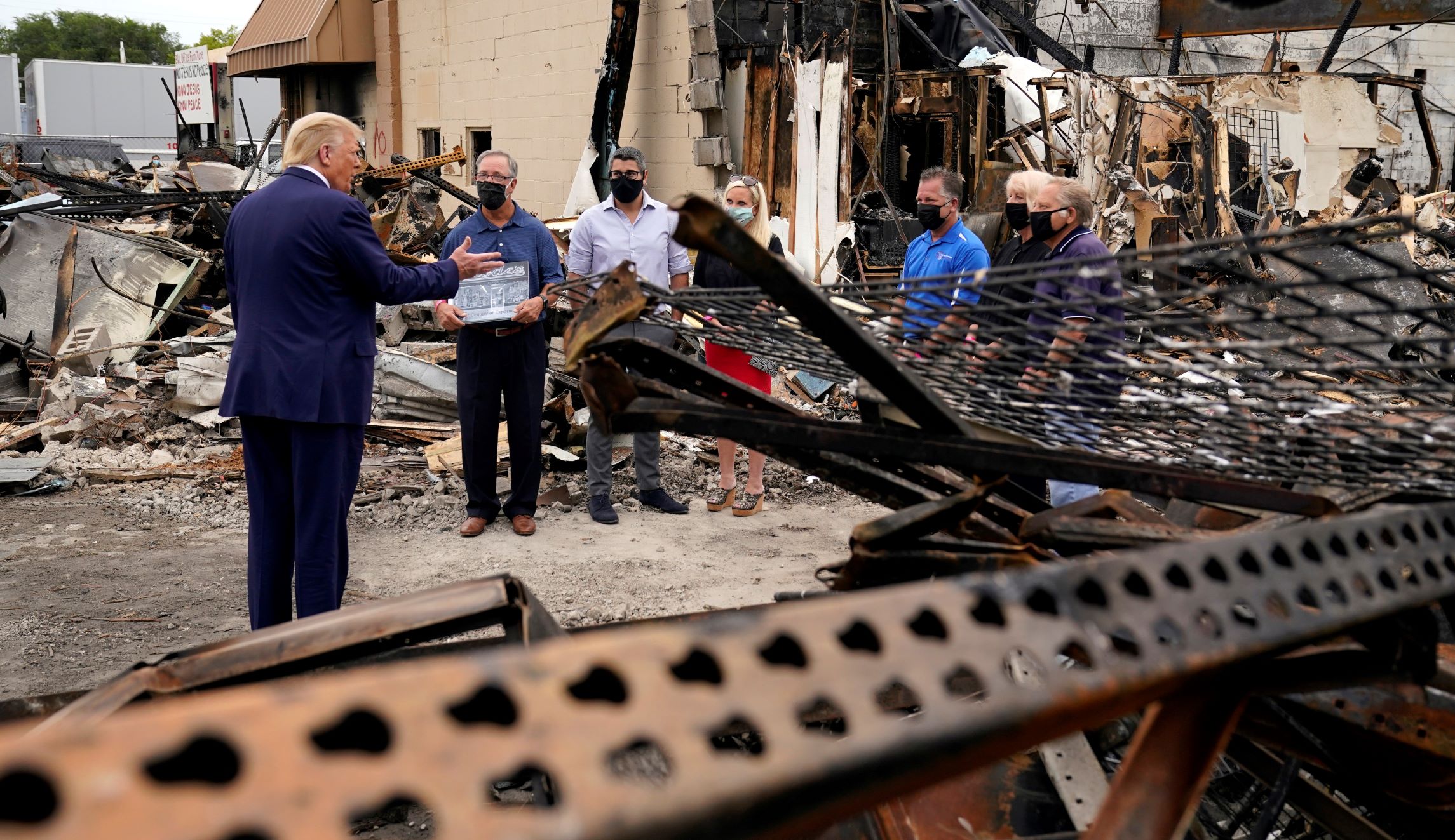 Trump ignores warnings and tours Kenosha destruction