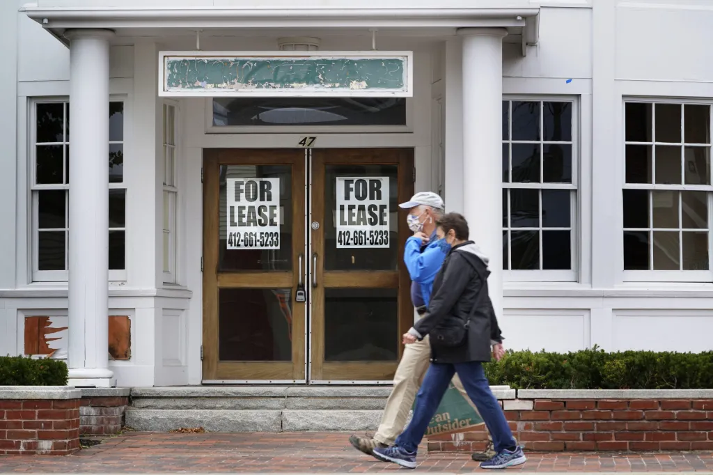 Maine jobless claims decline slightly