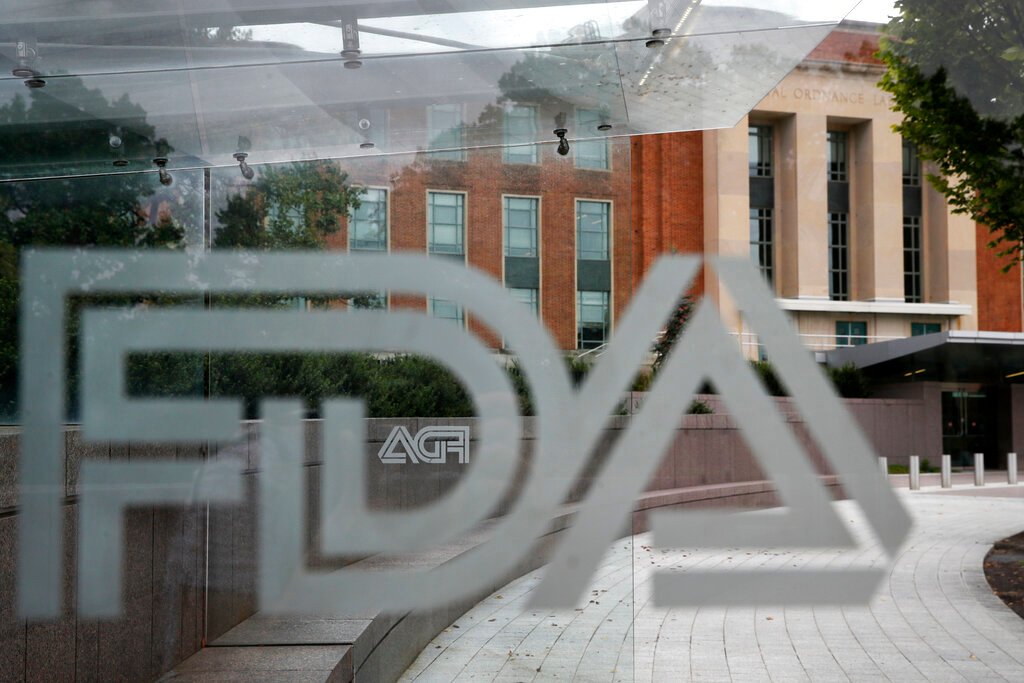 Two senior FDA officials overseeing vaccines to leave agency