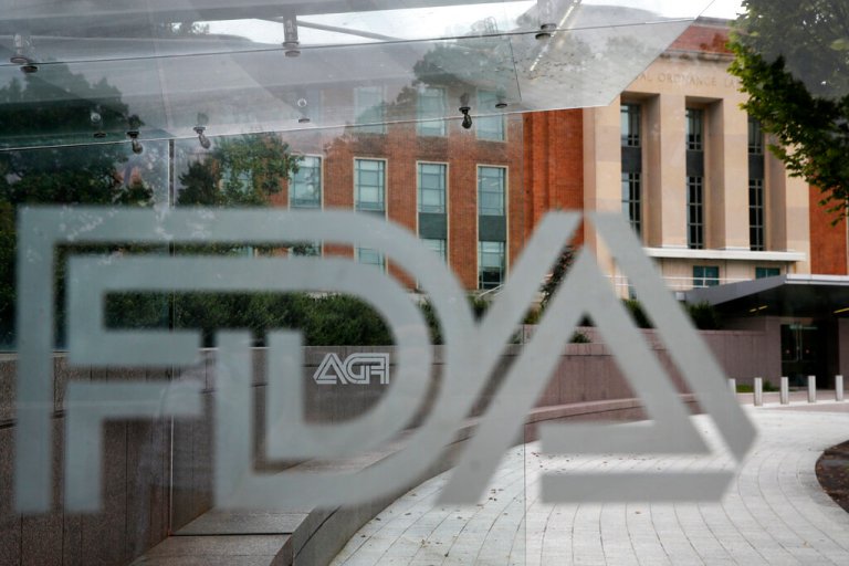 Two senior FDA officials overseeing vaccines to leave agency