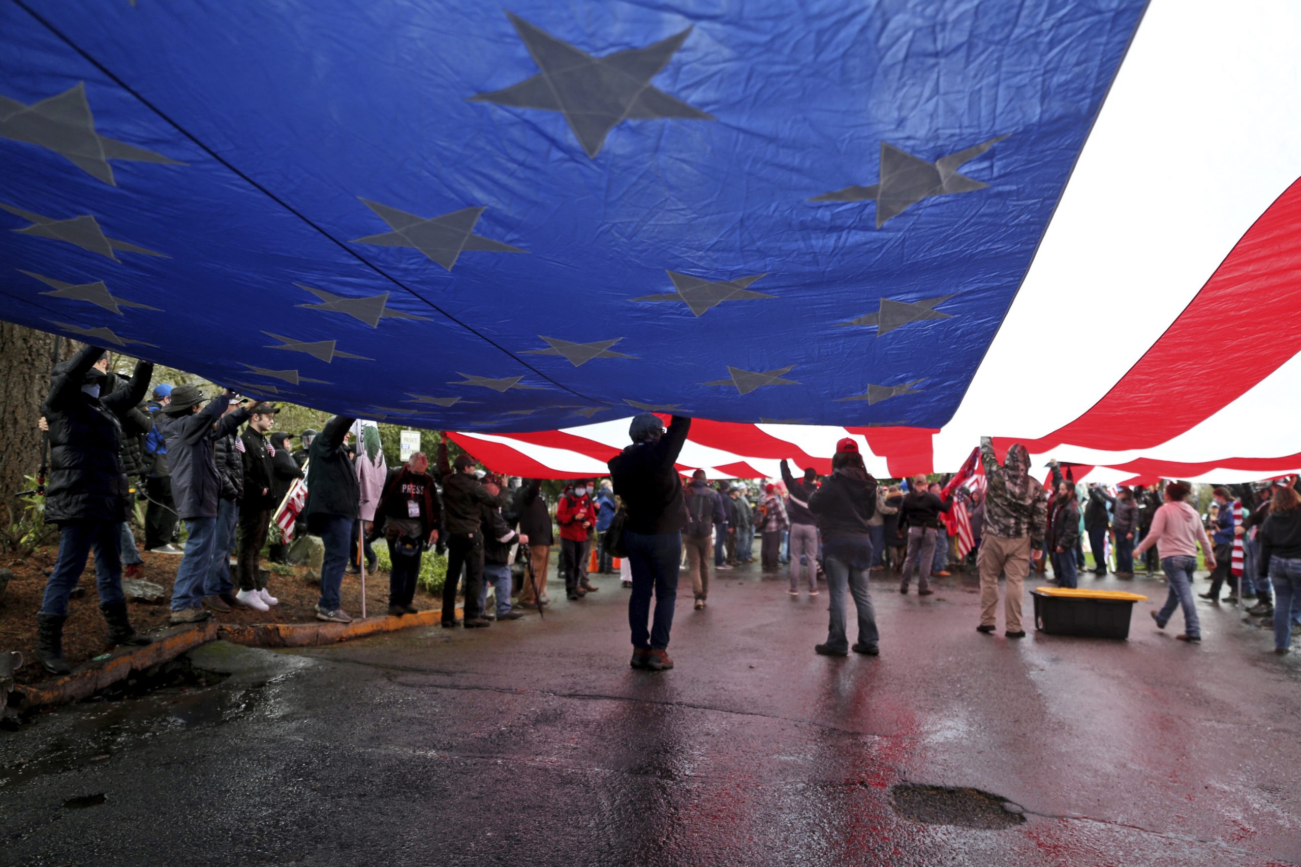 ‘Pick a side’: Oregon protesters ring in New Year’s Day with ultimatum for police