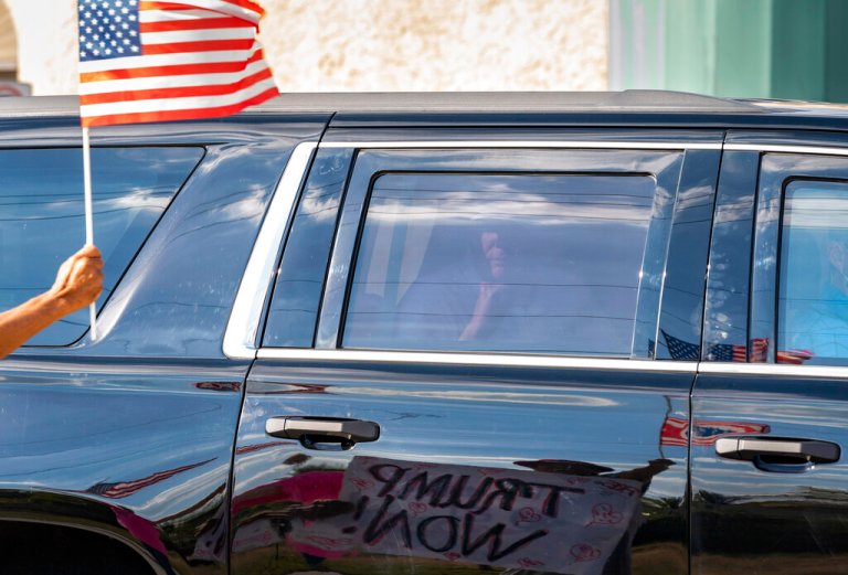 Trump loses impeachment lawyers a week before trial