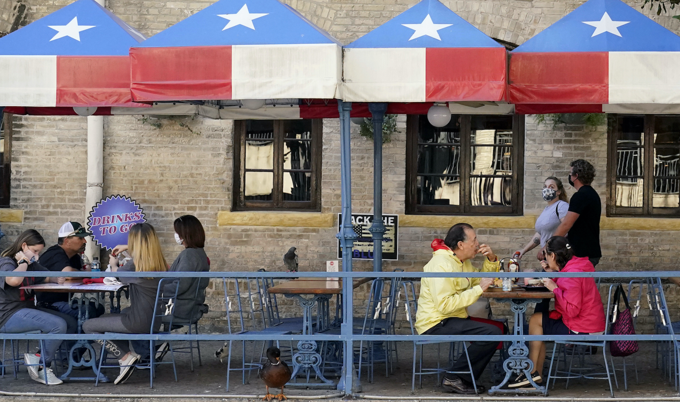 Texas Democrat calls on Biden to reopen Mexican border for tourists to help local businesses