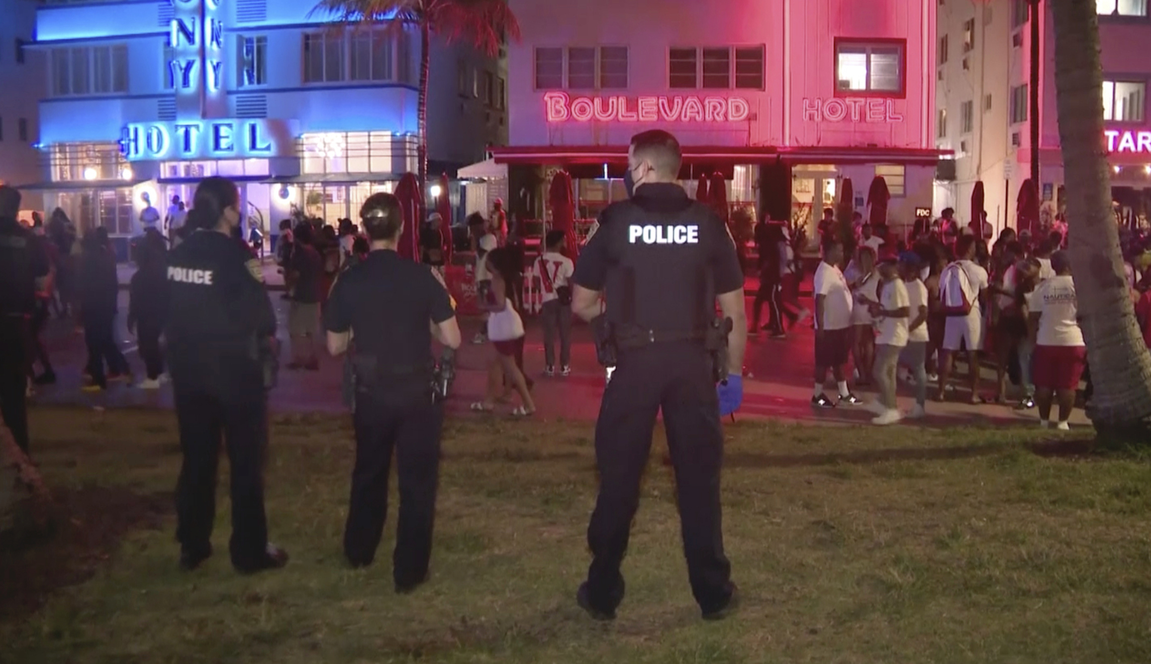 Miami Beach extends curfew amid spring break crackdown