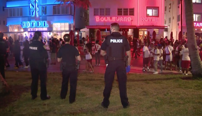 Miami Beach extends curfew amid spring break crackdown