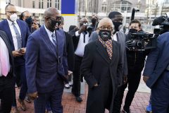Al Sharpton kneels with George Floyd’s family ahead of trial for Derek Chauvin
