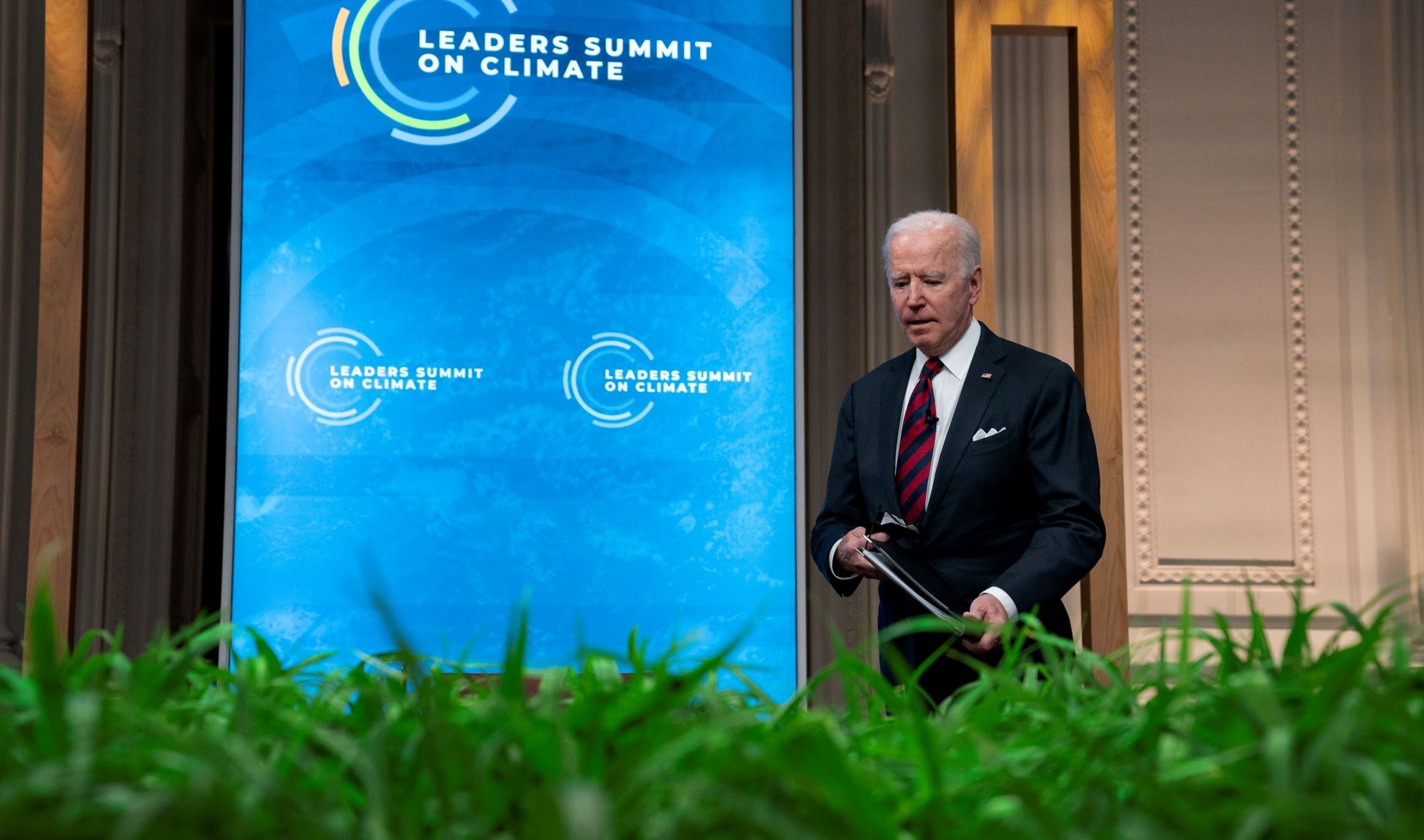 Biden gambles on market momentum to override Republican opposition to bold climate goal