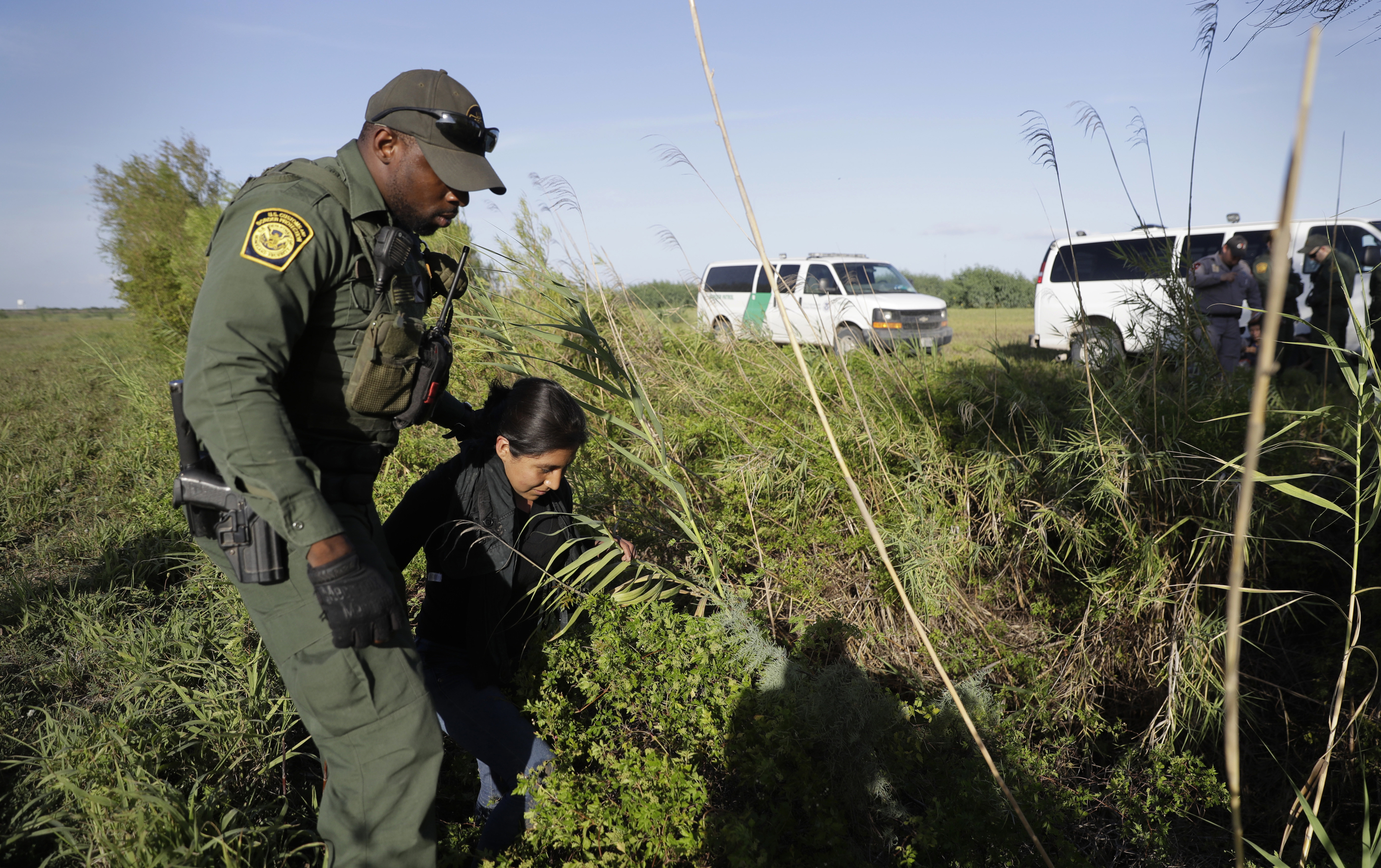 Biden looks to have federal government provide lawyers for migrants at border