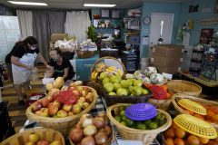 Annual inflation hovers at 5.4% in July amid overheating fears
