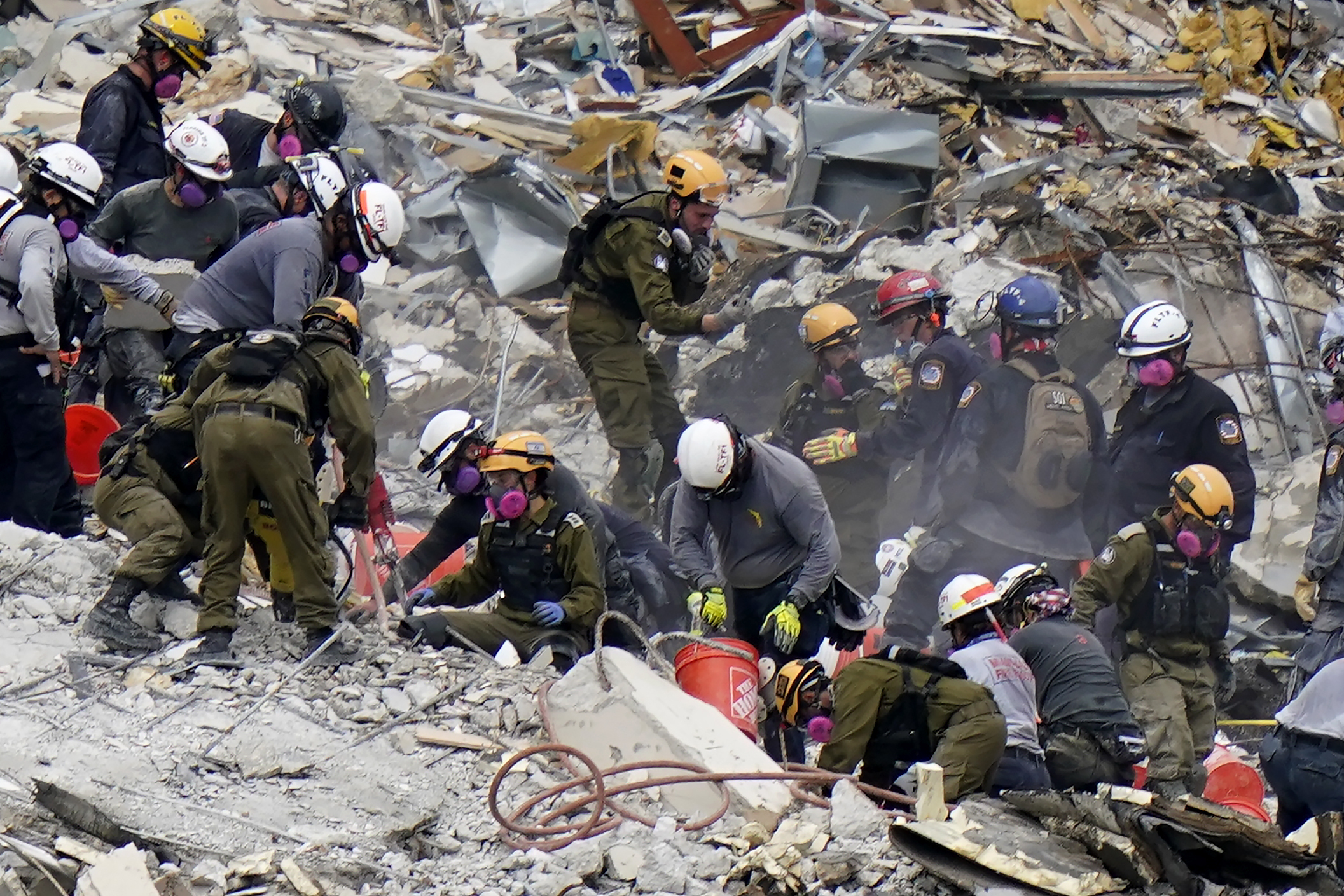 Building Collapse Miami Rescuers