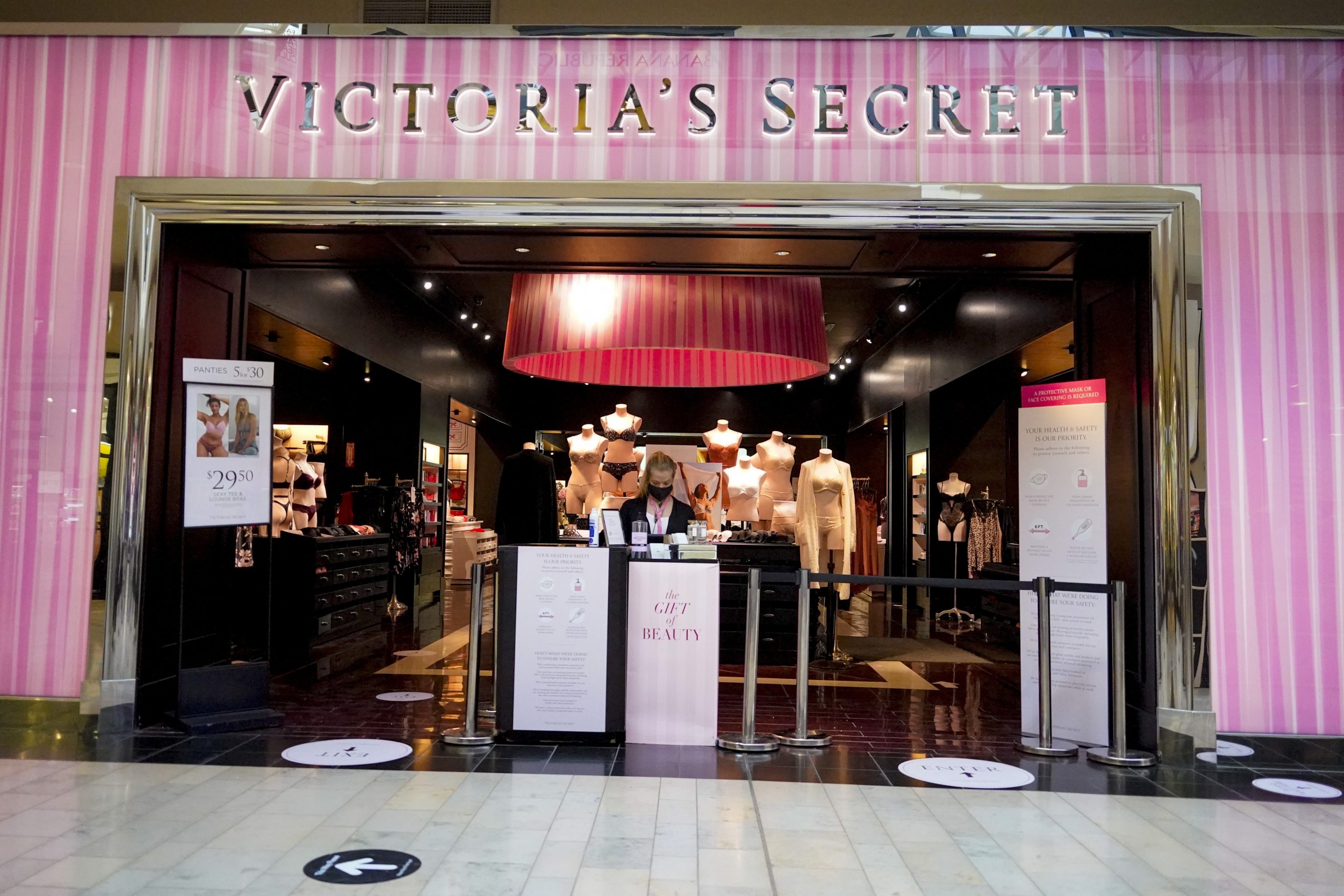 SEE IT: Victoria’s Secret PINK introduces first male ambassador