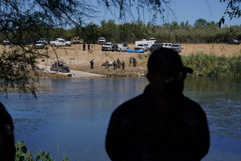 White House continues to scapegoat border agents, bans use of horses in Del Rio