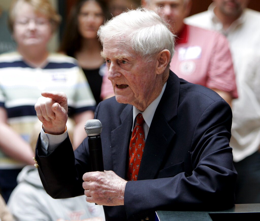 Former Virginia Gov. Linwood Holton dead at 98