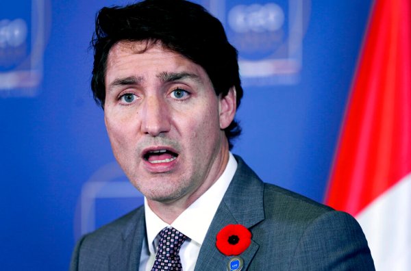Trudeau and family moved to secret location as thousands converge to protest COVID-19 rules: Report