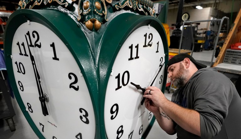 On year-round DST, Congress is springing into error