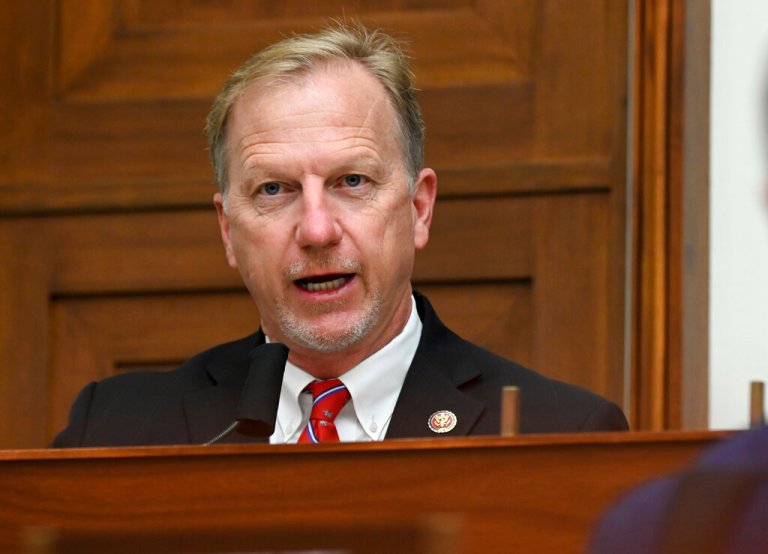 Oklahoma congressman launches bid to lead House conservative group