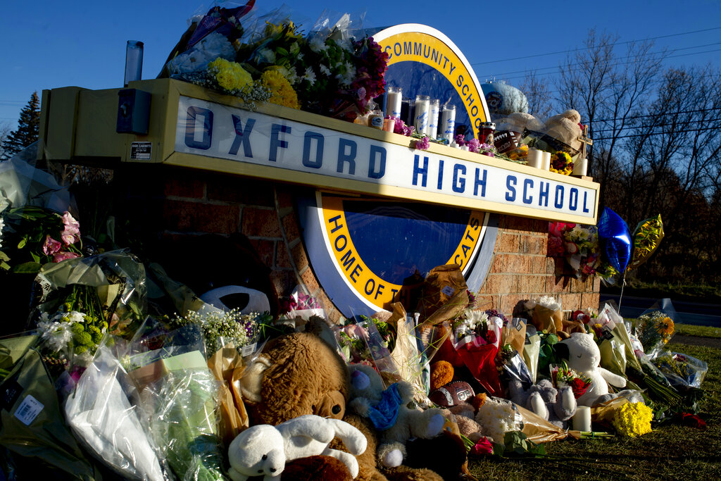 Michigan school districts cancel classes in response to threats after deadly shooting