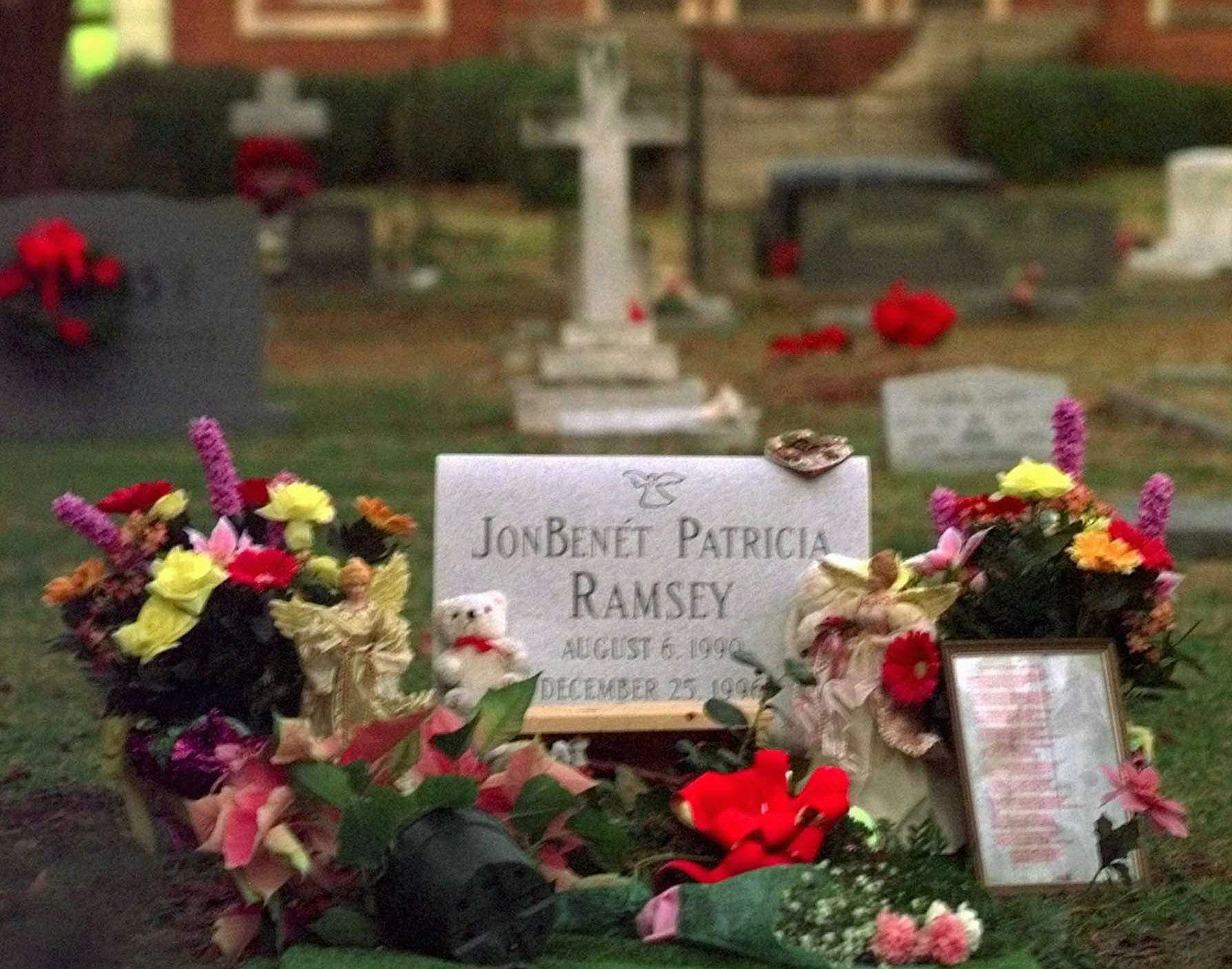 Father of JonBenet Ramsey demands outside DNA test