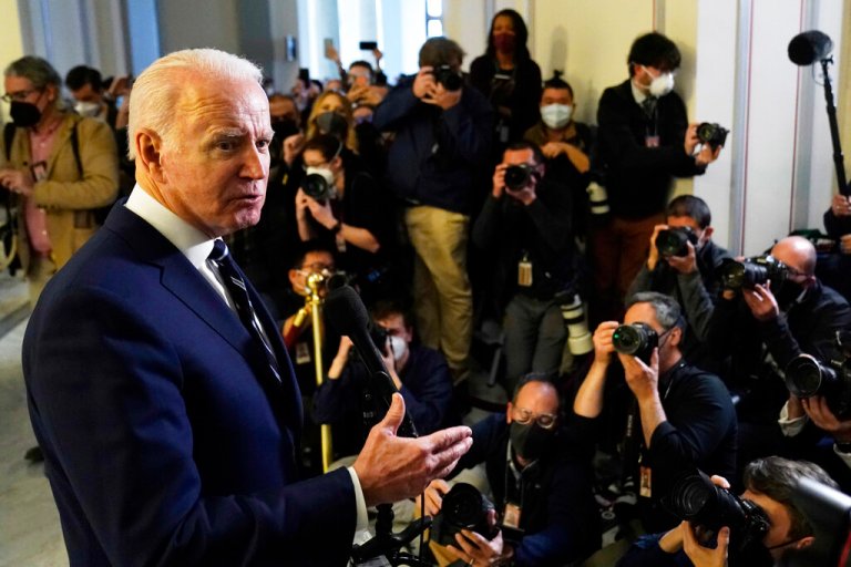 Biden still calling for testing and vaccine requirements after Supreme Court strikes down mandate