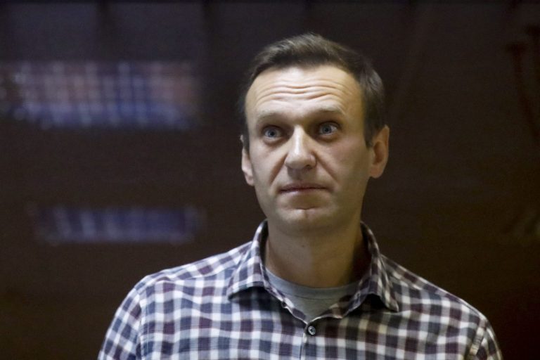 Russia’s Navalny backs Macron in French runoff election