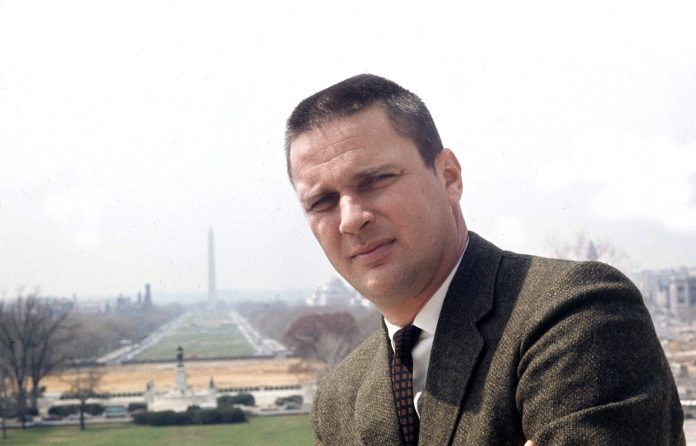 Walter Mears, 1935-2022