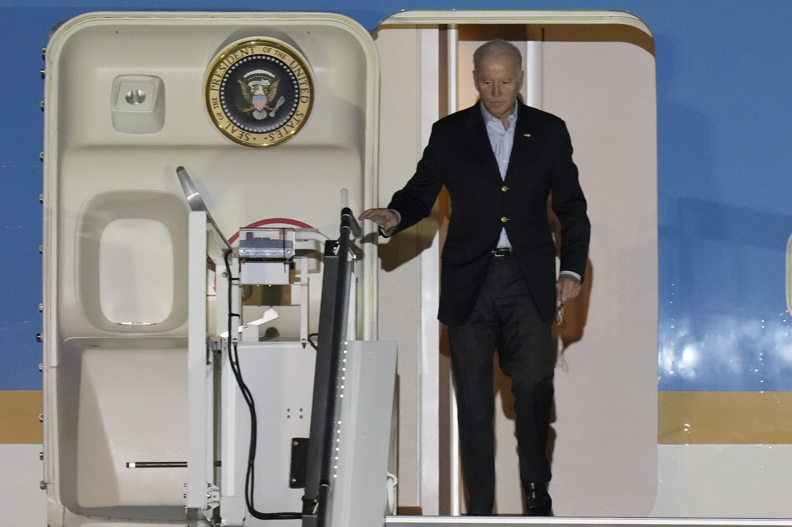 On Ukraine, Biden faces unwinnable war at home