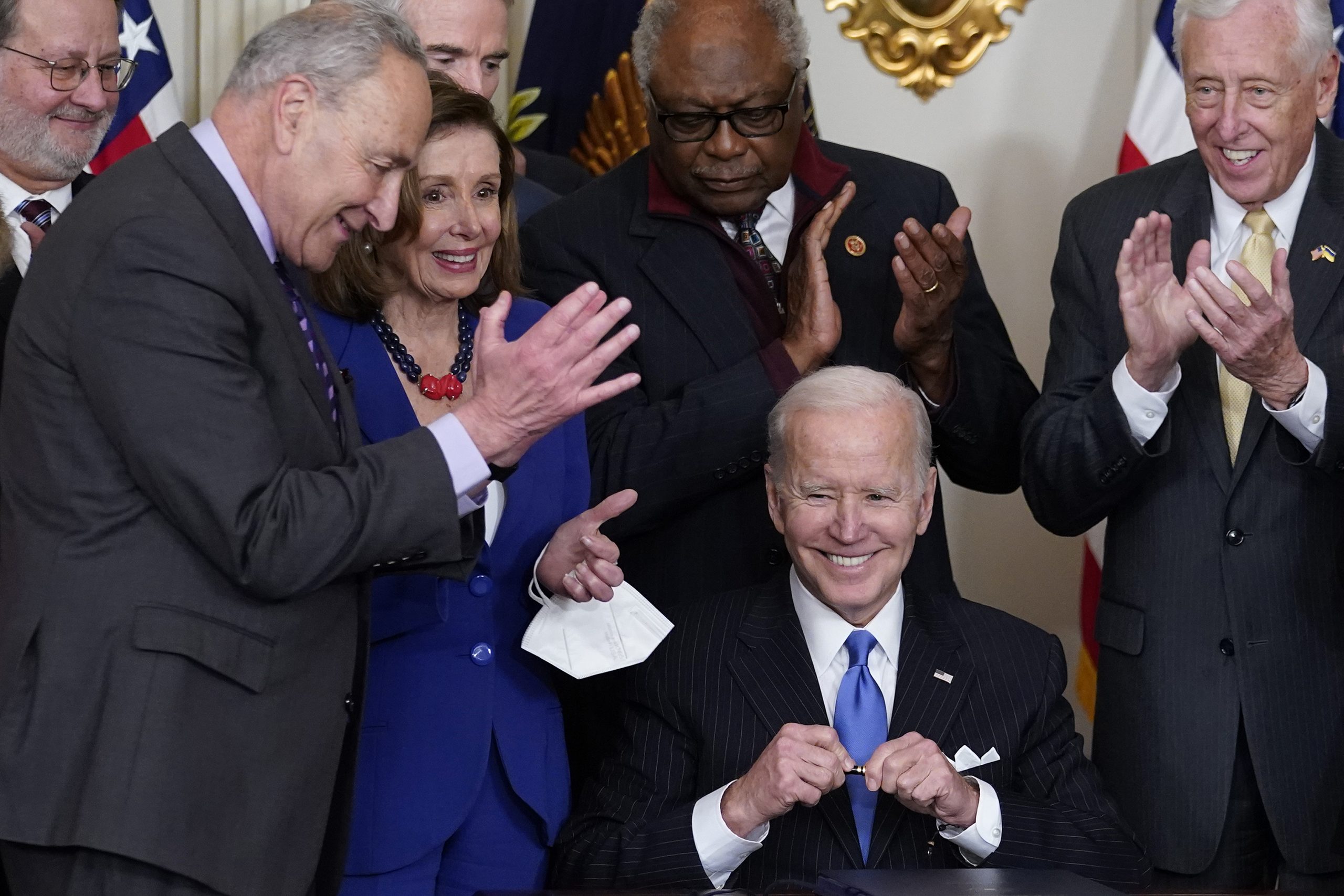 As the COVID-19 walls close in around him, Biden tests negative